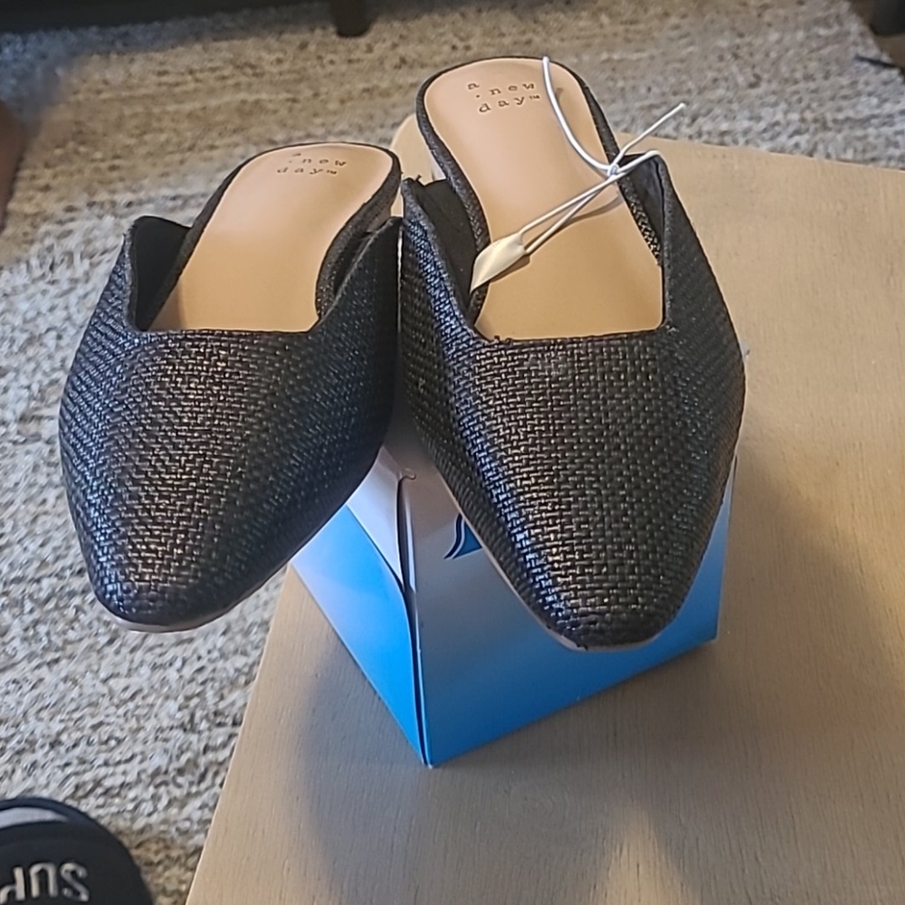 Black slide glossy matte shoes